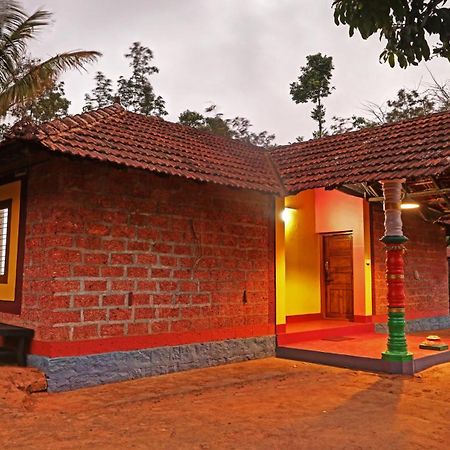 Hotel Allaranda Homestay Мадікері Екстер'єр фото