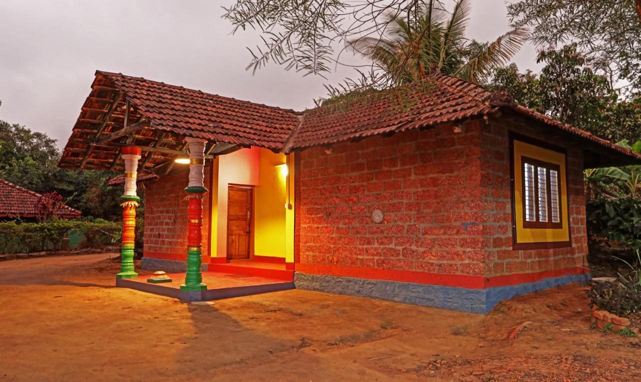 Hotel Allaranda Homestay Мадікері Екстер'єр фото